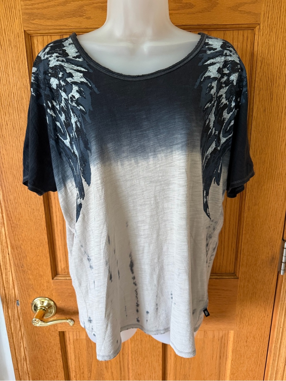 Rock & Republic Black Short Sleeve Tee with Subtle Texture